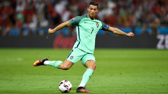 Loja online Fútbol Emotion Portugal - Blogs de futebol - Cristiano Ronaldo melhor marcador de sempre de selecoes - 3.jpg